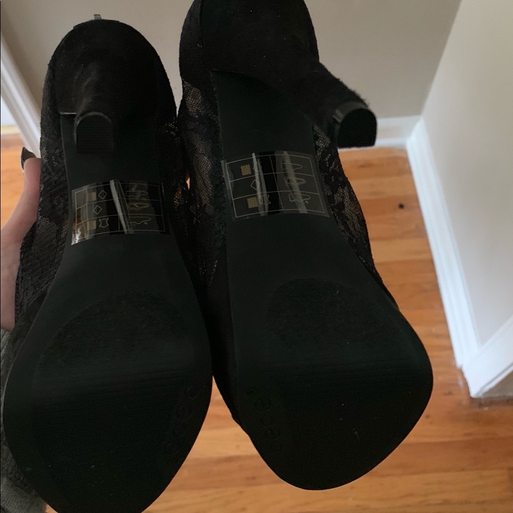 Shoes - Picture 2 of 4